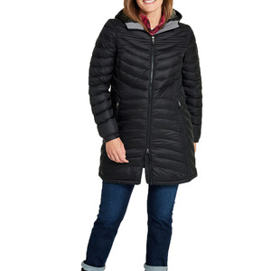 Veste d'hiver matelassée en duvet de canard brillant de luxe, fabriquée par un fabricant OEM, avec fausse fourrure pour femmes - Product Image 3