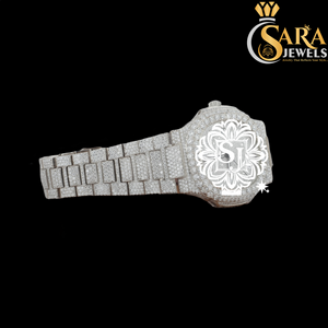 Reloj de Moda con Diamantes Moissanite de Alta Demanda, Esfera Negra, para Fiestas, Atuendos Casuales y Estilo Urbano, Disponible para la Venta - Product Image 1