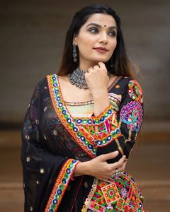 Lehenga Choli en soie de créateur pour femmes, Lehenga ethnique imprimé traditionnel avec dupatta |   Vêtements de fête pour mariage et Diwali - Product Image 5