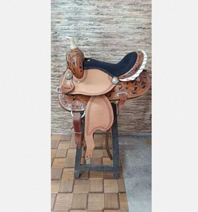 Selle d'équitation western en cuir véritable de qualité durable, en bois/plastique, pour équipement d'équitation, disponible en usine - Product Image 1