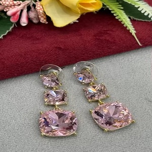 Pendientes de calidad premium, perfectos para fiestas. - Product Image 1