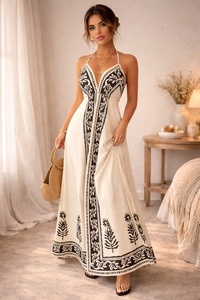 Elegante Vestido Maxi Bohemio Color Crema con Estampado Étnico Negro, Cuello Halter, Vestido de Verano Fluido, Línea A, Vestido Largo de Playa para Mujer - Product Image 2