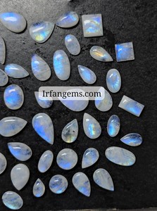 Lot de cabochons en pierre de lune arc-en-ciel de qualité supérieure, pierres précieuses naturelles de formes et tailles variées, qualité AAA pour pendentifs enroulés de fil et bijoux - Product Image 1