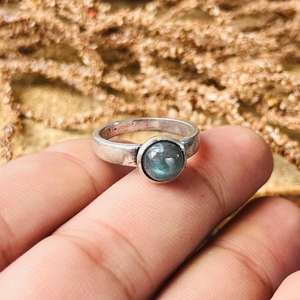 Anillo Boho de Labradorita para Mujer, Chapado en Plata, Joyería Sencilla con Banda Solitaria, Venta al por Mayor - Product Image 3