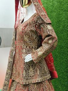 Lujoso conjunto de Lehenga nupcial Peplum de terciopelo con piedras Zarkan pesadas Dupatta nupcial completa y Lehenga acampanado para boda y fiesta - Product Image 5