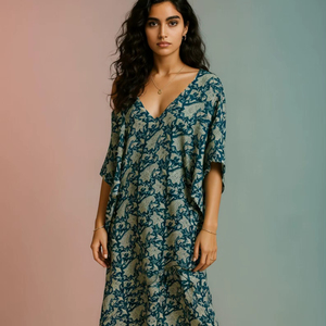 Robe Kaftan Midi Artisanale Exquise à Motifs Floraux Bleus pour Femme, Imprimé Sanganeri Intricat, Col en V, 100% Coton - Product Image 1