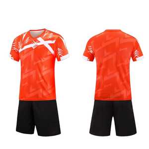 Fabricación de uniformes de fútbol personalizados, conjunto de dos piezas de camiseta y pantalones cortos sublimados. - Product Image 2