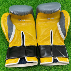 Fabricant professionnel de gants de boxe jaunes et gris personnalisés avec fermeture velcro, équipement d'entraînement de kick-boxing, gants de sparring - Product Image 3