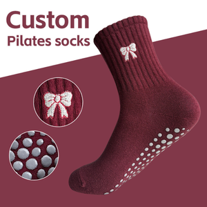 Calcetines de Yoga Ankela Rojos para Mujer, Calcetines Deportivos Profesionales Antideslizantes de Media Caña con Lazo Bordado para Pilates y Fitness - Product Image 1