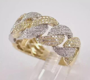 Anillo de Aniversario de Plata de Ley con Diseño Único, Estilo Vintage, Apilable, con Moissanita de Corte Brillante, Bicolor, Bisel Ancho y Engaste de Garras - Product Image 1