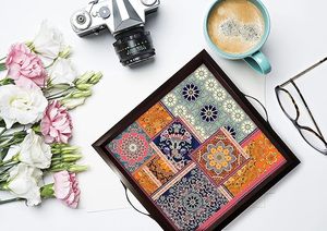 Plateau de service multifonctionnel à motif décoratif moderne avec cadre en bois, idéal pour le café, le thé, le pain et les desserts, parfait pour la maison - Product Image 1