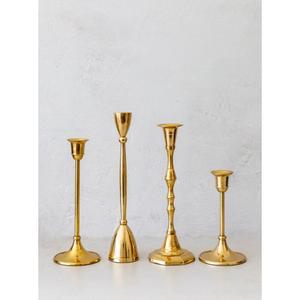 Atractivo Portavelas Metálico con Acabado Dorado Pulido, Diseñado para Iluminación Decorativa y Elegantes Arreglos Festivos de Mesa - Product Image 1