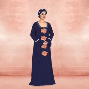 Caftán Modesto Bordado en Rayón con Motivos Decorativos para Eid, Cuello Redondo, Mangas Acampanadas, Silueta Larga Hasta el Suelo - Product Image 1