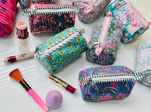 Trousse de Maquillage Matelassée en Coton Faite à la Main, Grande Trousse de Toilette Imprimée au Bloc, Organisateur d'Accessoires, Pochette Cosmétique Portable - Product Image 5