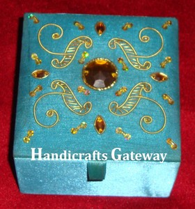 Beautiful Handmade Zari Embroidery With Beaded Work On Square Shape Jewelry Boxes For Festival And Wedding Function Gift Purpose - Product Image 4