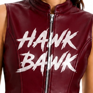 Chaleco de cuero para mujer con estampado Hawk Bawk, cremallera frontal, bolsillos laterales, diseño frontal limpio y bolsillos laterales con cremallera. - Product Image 4