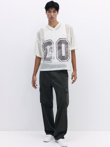 Camiseta deportiva de malla con cuello en V, blanca, 100% poliéster, manga corta, ajuste holgado, transpirable, con estampado de números de equipo, unisex, para todas las estaciones - Product Image 3
