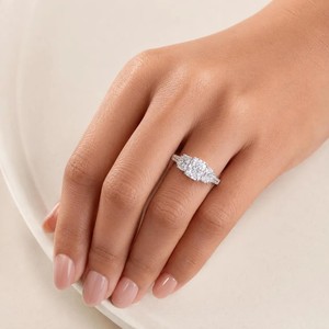 Bague de fiançailles en or massif 10K 14K 18K avec diamant de laboratoire radiant certifié IGI, couleur DEF, clarté VS VVS, cinq pierres, bague de promesse - Product Image 5