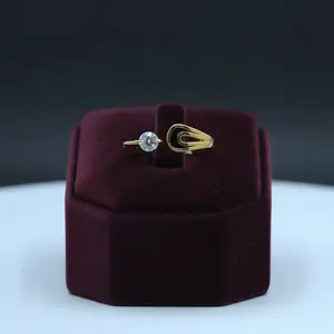 Anillo de Dedo Solitario de Oro Amarillo con Circonita Cúbica para Mujer, Joyería Única, Anillo de Oro de 22K, Diseño Geométrico Moderno, Marcado 916 - Product Image 2