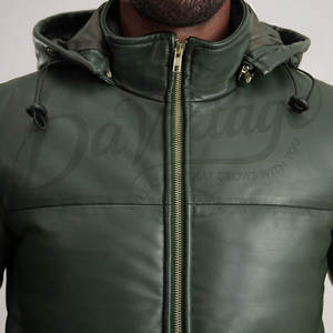 เสื้อแจ็คเก็ตหนังบุใยสังเคราะห์สีเขียวป่าสำหรับผู้ชาย มีฮู้ดถอดได้ บุผ้านวม อุ่นสบาย เหมาะสำหรับฤดูหนาว สวมใส่กลางแจ้ง สไตล์ลำลอง แฟชั่น เสื้อแจ็คเก็ตนักขี่มอเตอร์ไซค์ - Product Image 6