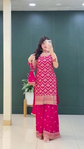 Conjunto Sharara de Georgette, Hermoso y Elegante, Estilo Indio-Pakistaní, para Fiestas, Bodas y Uso Casual, para Mujer - Product Image 3