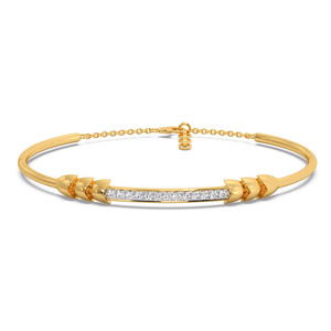 Elegante Brazalete de Diamantes con Marco Delgado de Oro Amarillo y Diseño de Acentos Laterales Esculpidos - Product Image 2