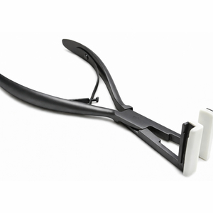 Pince à extensions de cheveux en acier inoxydable conçue avec des coussinets en silicone pour sceller en douceur les pinces d'extension sans endommager les cheveux - Product Image 3