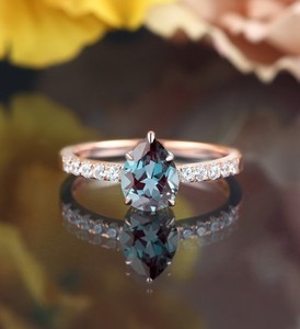Bague de fiançailles en Alexandrite, argent sterling 925, couleur or rose, pierre précieuse changeante de couleur, bijoux de mariage élégants, cadeau pour femme - Product Image 1
