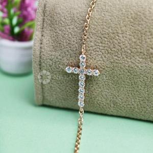 Bracelet jonc élégant en or jaune 18 carats avec diamants de laboratoire, motif croix et forme ronde, à vendre pour l'exportation - Product Image 5