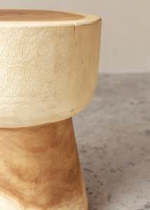 Taburete de madera Low Hourglass, venta al por mayor directa de fábrica, OEM, ecológico, rústico, pequeño, mesa auxiliar de madera maciza, precio económico - Product Image 2