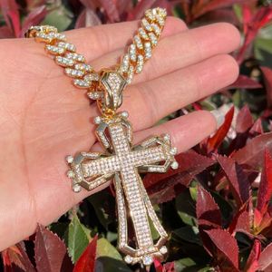 Pendentif Croix de Luxe Sertie de Diamants de Laboratoire, Style Hip Hop Personnalisé, Plaqué Or, Collier pour Homme Style Rappeur - Product Image 5