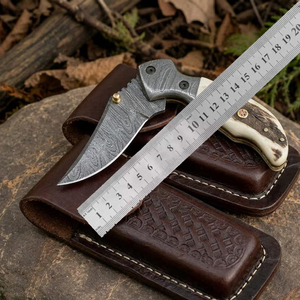 Cuchillo plegable de acero de Damasco con mango de estagio y funda de cuero para bushcrafting - Product Image 5