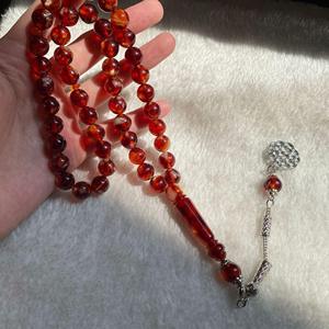 Bracelet de prière islamique Tasbih, chapelet musulman fait main avec perles en résine peintes à la main et pompon intercalaire - Product Image 2