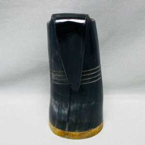 Jarra de Cerveza Vintage Negra con Asa y Base de Madera - Product Image 5