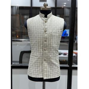 Abrigo de Alta Calidad con Bordado y Lentejuelas Hecho a Mano para Bodas y Fiestas Disponible al Mejor Precio - Product Image 1