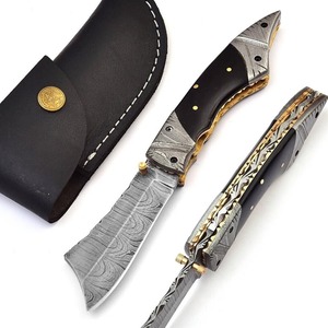 Cuchillo Plegable de Acero de Damasco con Mango de Cuero, Hoja de Punta Caída y Borde Recto, Cuchillo de Caza con Diseño de Perilla para el Pulgar - Product Image 1