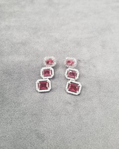 Pendientes Colgantes de Tres Piedras con Corte Radiante, Joyería Elegante de Moda al por Mayor para Fiestas, Pendientes Chapados en Rodio con Diamantes Americanos - Product Image 6