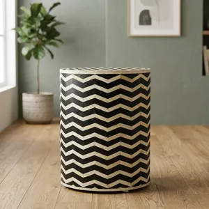 Table d'appoint en bois artisanale avec incrustation d'os motif chevron, meuble décoratif pour salon et chambre à coucher, style moderne - Product Image 6