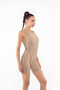 Ensemble de sport sans couture pour femme : haut et short, idéal pour le fitness, le yoga et les activités sportives - Product Image 4