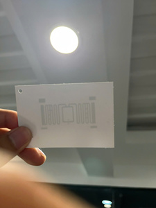 แท็ก RFID UHF ขนาด 76 × 50 มม. สำหรับเสื้อผ้า, 860–960 MHz, ชิป 7U (ผลิตในเวียดนาม) - Product Image 4