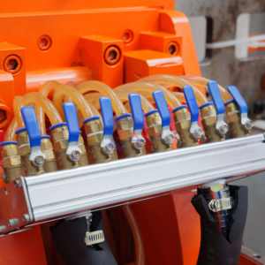 เครื่องเป่าขวดพลาสติก HDPE PP แบบอัตโนมัติเต็มรูปแบบ ผลผลิตสูง ขนาด 1-10 ลิตร - Product Image 3