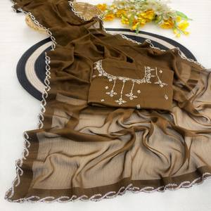 Sari en soie Chinon de qualité supérieure VASTRA COTTAGE avec broderie de pierres Zharkan et blouse de créateur brodée - Product Image 4