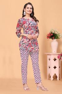 Conjunto de Dos Piezas para Mujer, Estampado Mágico, Tela Ecológica, Cuello Redondo, Color Rosa, Ropa de Verano Moderna, Kiran Nexus, Tallas S a 3XL, Venta al Por Mayor - Product Image 2