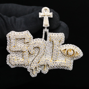 Pendentif personnalisé pour homme en alliage plaqué or avec diamants CZ effet glacé Apex Authority - Product Image 2