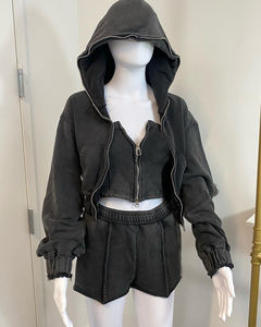 Ensemble 3 pièces tendance pour femme en molleton noir délavé à l'acide : sweat à capuche court zippé, bustier sans bretelles et short taille haute - Product Image 2