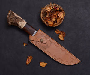 Cuchillo de Caza de Acero de Damasco Hecho a Mano de Edición Superior con Mango de Madera de Ciervo, Cuchillos de Supervivencia, Mejor Cuchillo Bowie de Hoja Fija Afilada - Product Image 4
