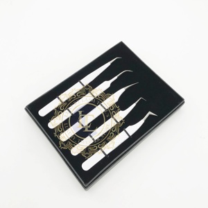 Pince à épiler d'extension de cils de volume faite à la main de haute qualité revêtement en poudre blanche avec pointe en argent et marque privée Diamond Grip - Product Image 6