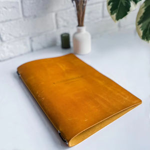 Porta Menús de Cuero Genuino Hecho a Mano de Lujo al por Mayor, Resistente al Agua, Personalizable LMC-0230 - Product Image 1