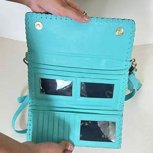 Nouvelle Arrivée 2026 – Portefeuille Pochette Croisé en Cuir Véritable Façonné à la Main avec Motifs Floraux, Porte-Cartes et Porte-Monnaie Trifold pour Femme - Product Image 6