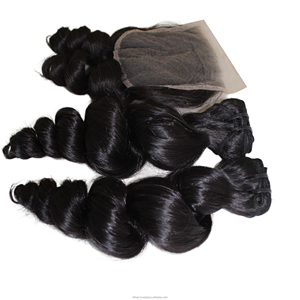 Sublimez votre look quotidien avec une demi-perruque à ondulations profondes et lâches – des ondulations douces, un port facile et un volume naturel pour des transformations rapides. - Product Image 1